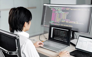 东方 ,php声明和调用变量的符号是什么？